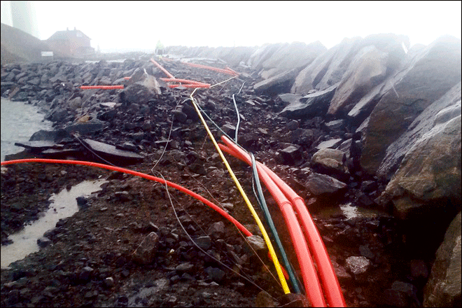 Deler av dekket på moloen samt infrastrukturen under ble totalt ødelagt av stormen «Kyrre». Arkivfoto: Thor-Ivar Guldberg ©