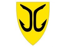 Skyter ned issvull som henger i fjellet øksnes kommune kommunevåpen myre