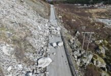 Steinras stengte E10 – åpner torsdag kveld